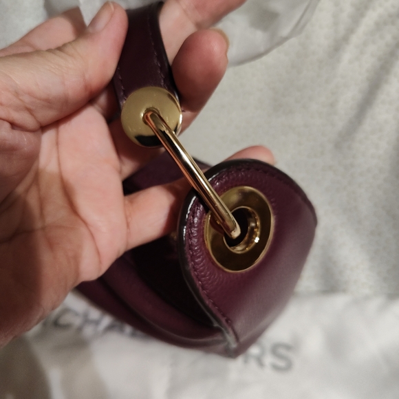 Exquisite Michael Kors Leather Raven Medium Messenger handbag Purse Plum NWOT - Picture 8 of 13